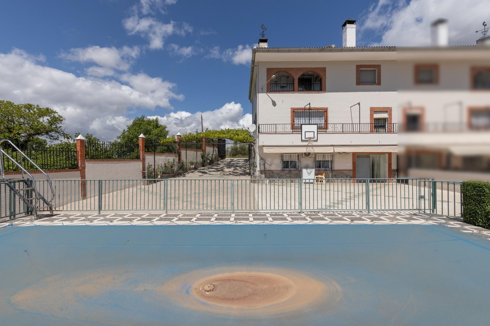 Pareado 6 habitaciones 297m² en venta - Sierra de huetor y l