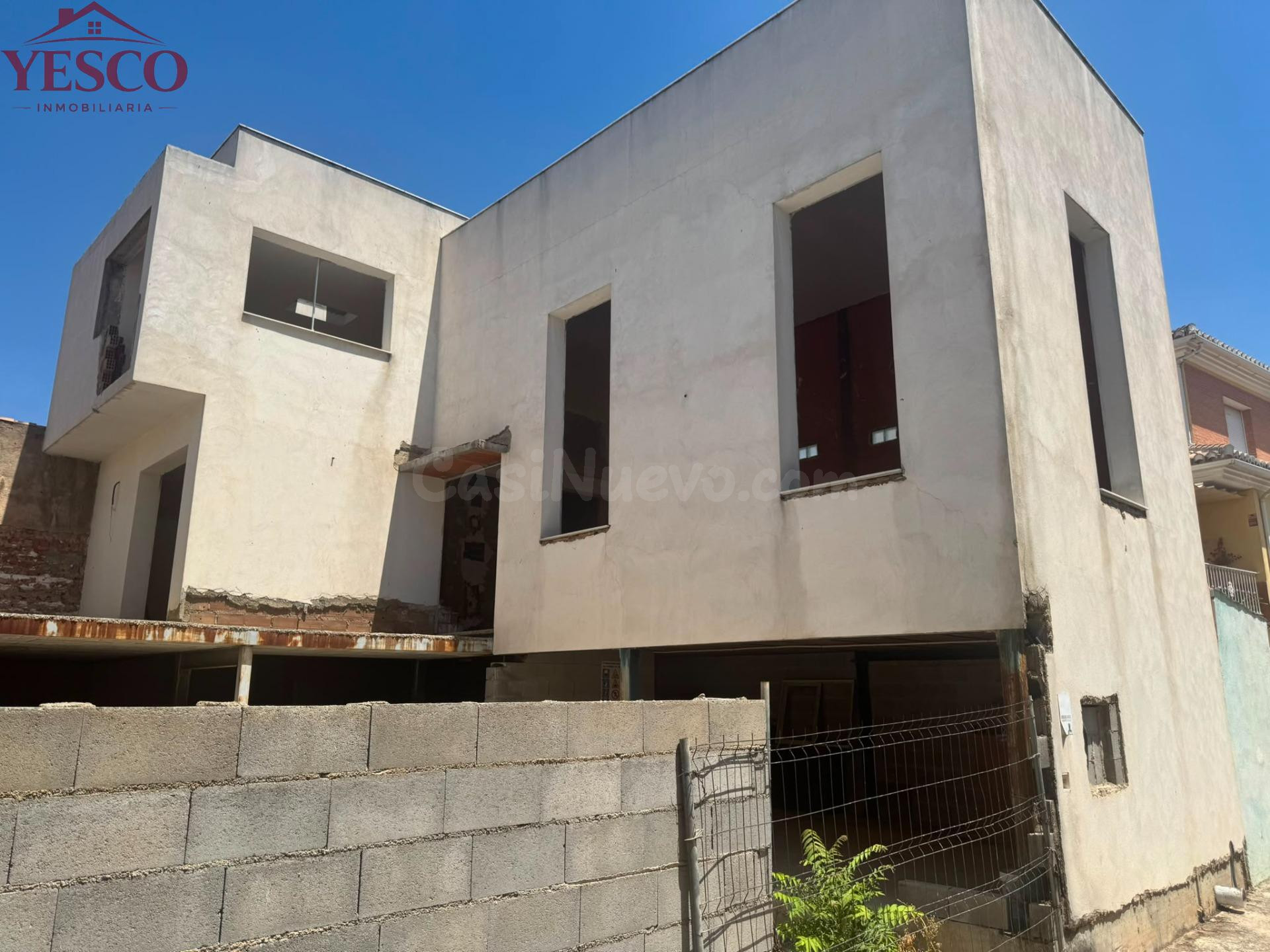 CHALET CON PATIO Y TERRAZA EN EL CENTRO DE PELIGROS