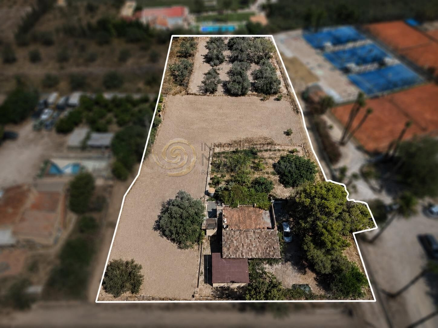 ¡Casa independiente con gran parcela en Benidorm!
