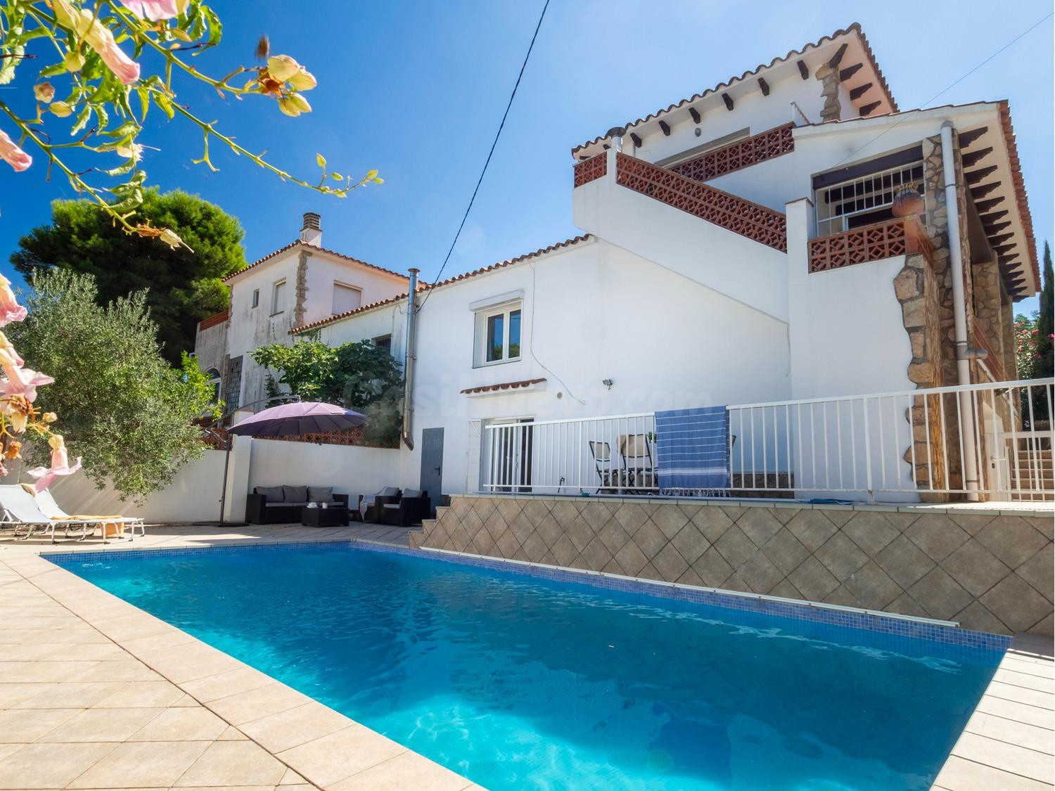 Casa en muy buen estado con piscina privada en la zona de Puig Sec