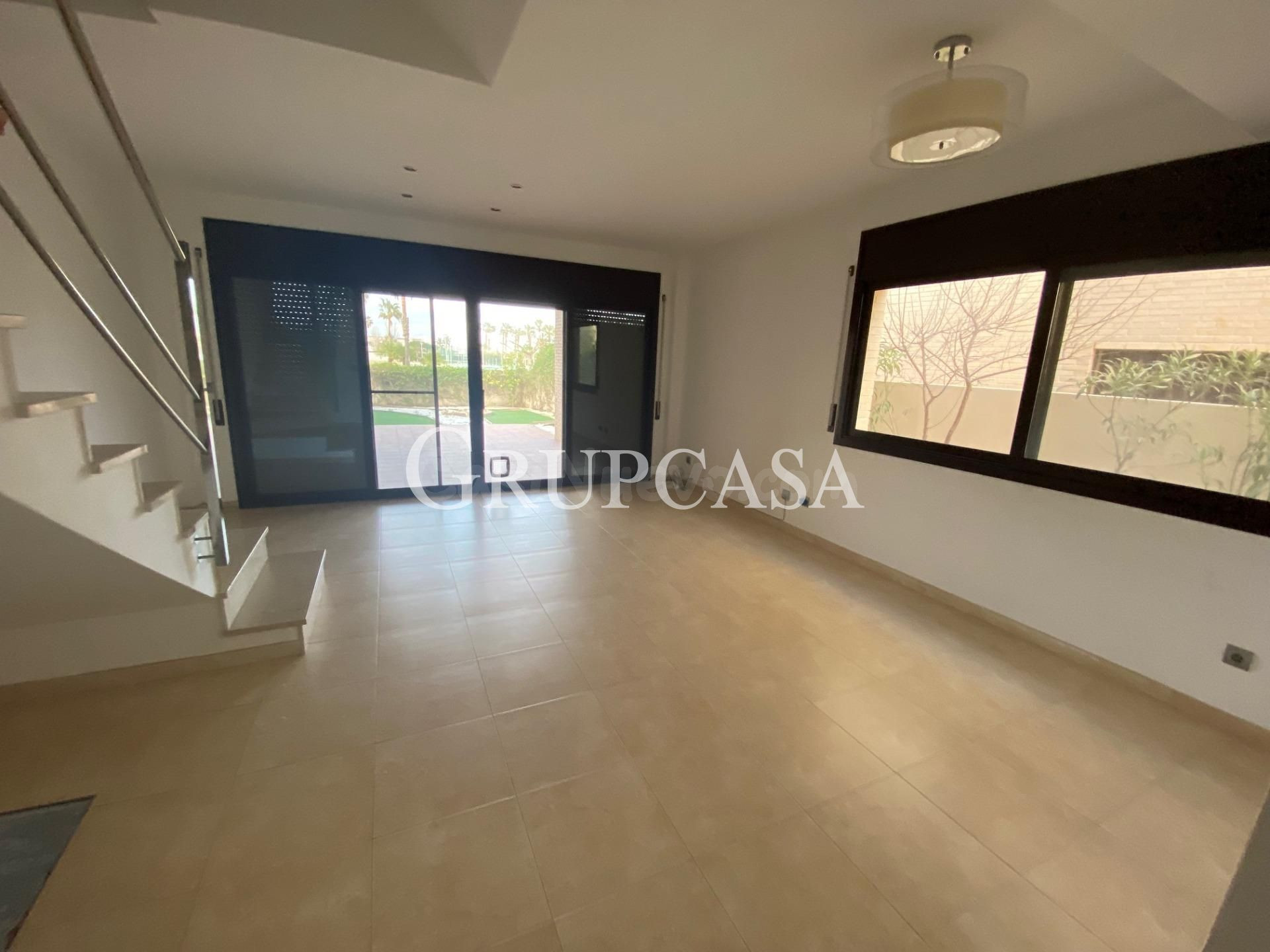 Fantastica casa apareada de 160 metros con tres plantas - foto 4