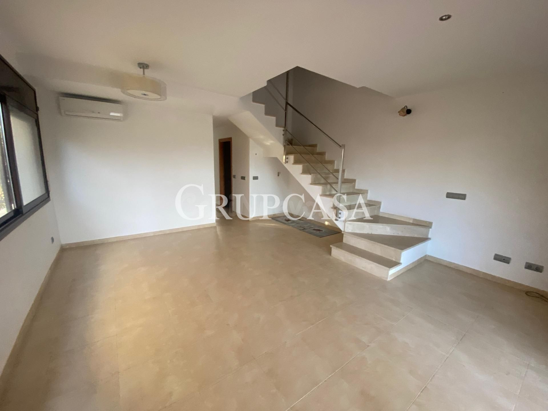 Fantastica casa apareada de 160 metros con tres plantas - foto 5