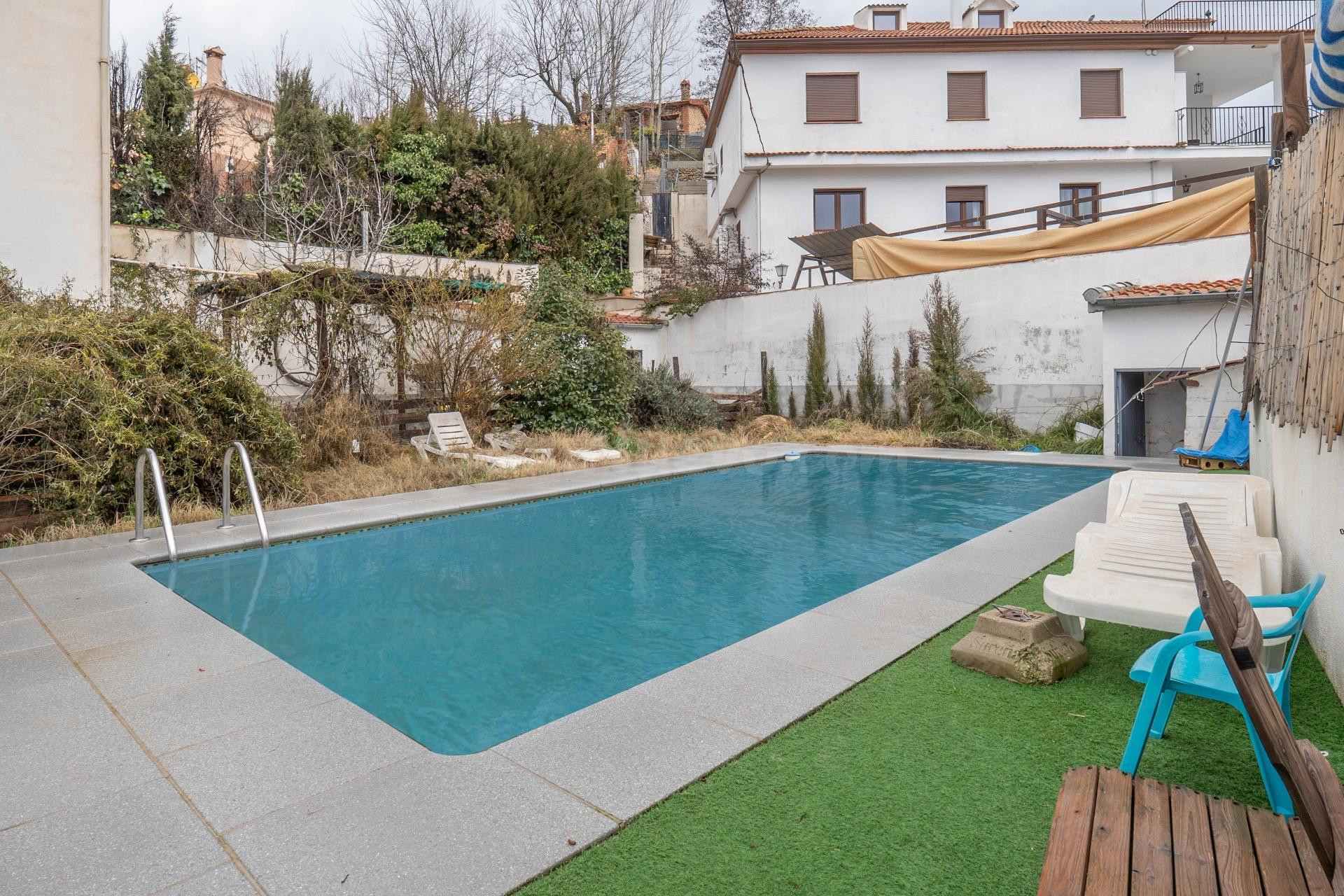 Casa independiente con piscina y vistas a Sierra Nevada en Huétor Santillán (a solo 15 minutos de Granada)