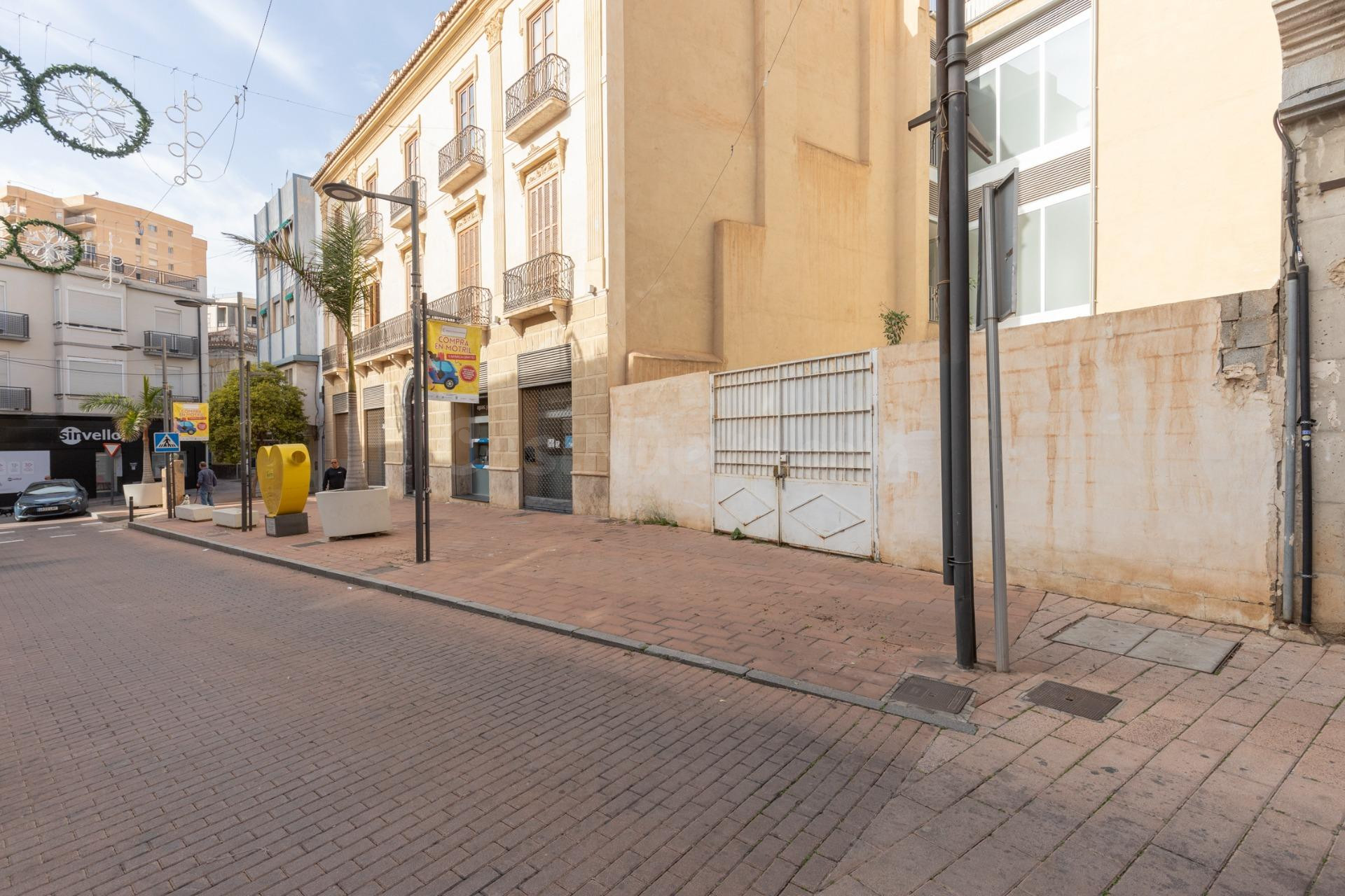 Solar en venta en el centro de Motril - foto 2