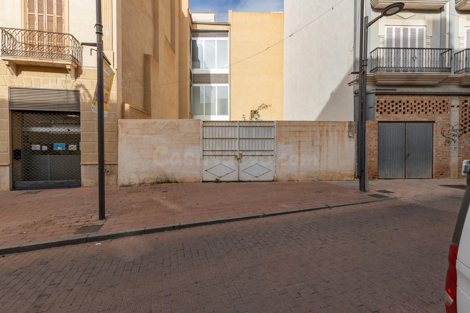 Solar en venta en el centro de Motril - foto 3