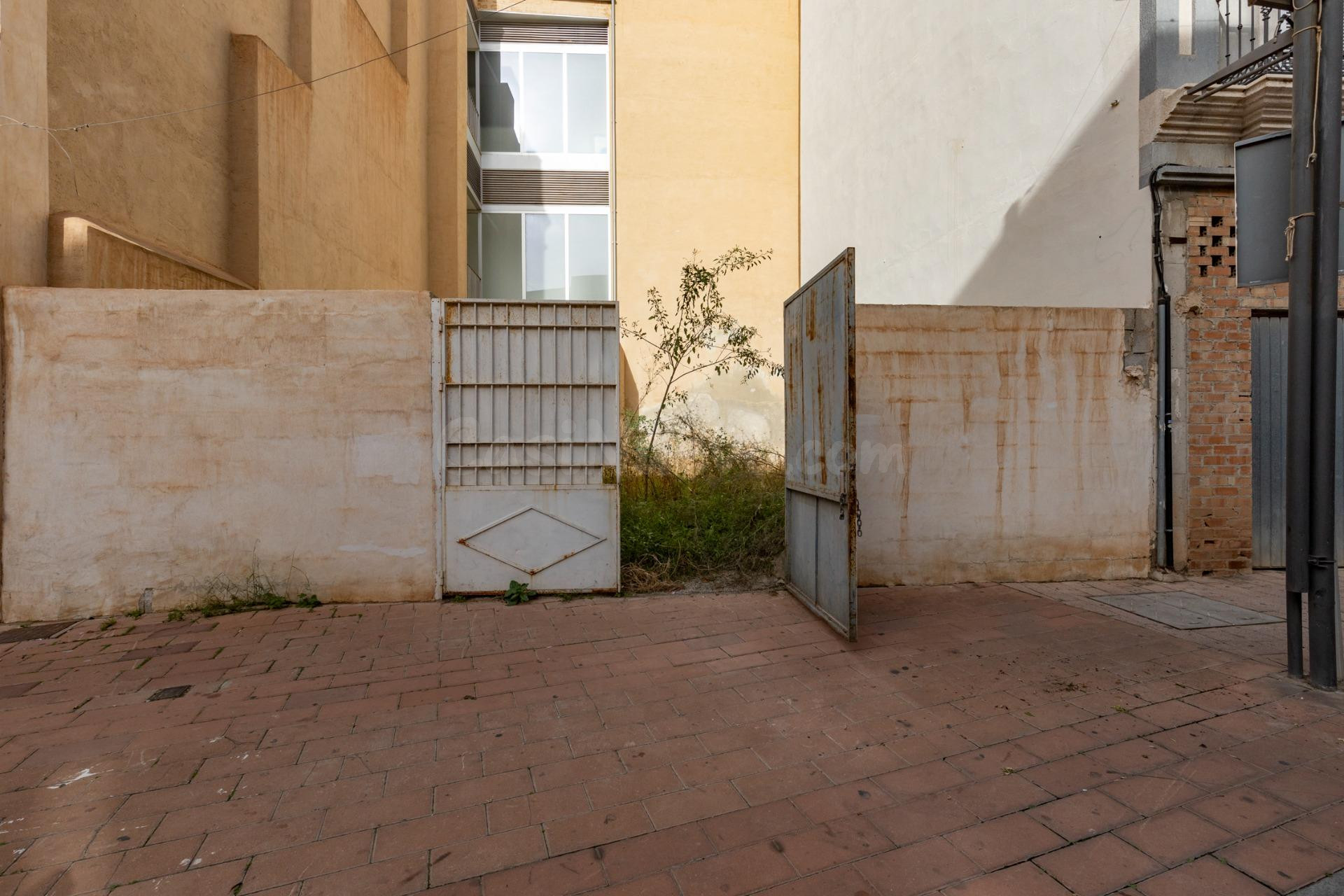Solar en venta en el centro de Motril - foto 4