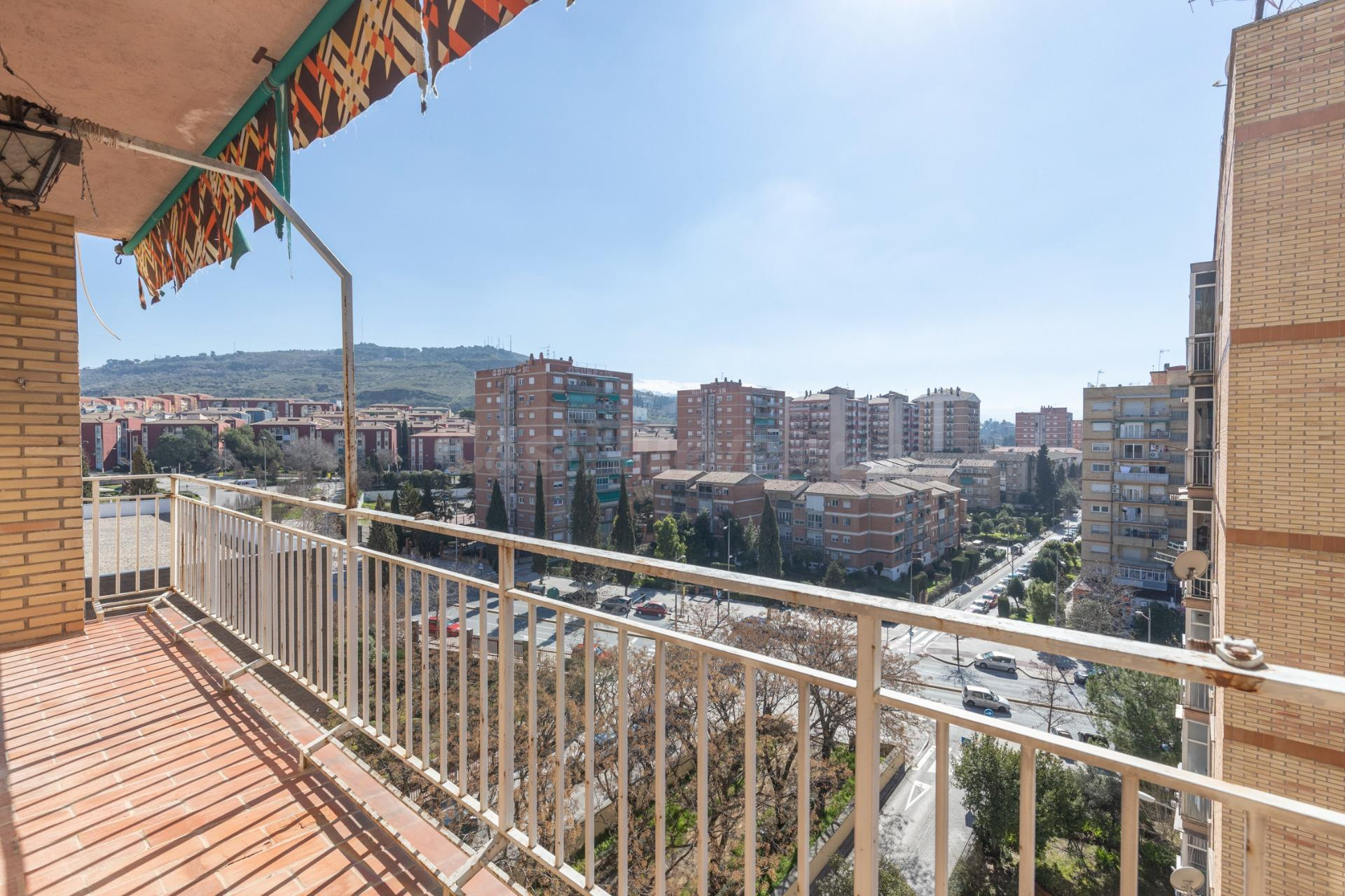 OPORTUNIDAD UNICA DE INVERSIÓN: PISO TOTALMENTE EXTERIOR CON TERRAZA JUNTO A ALCAMPO