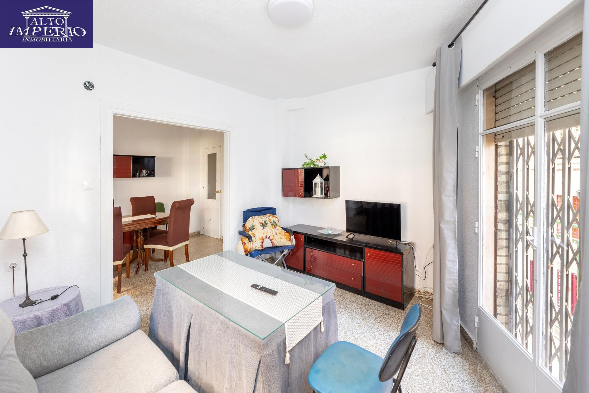 Venta de piso de 4 dormitorios y 2 baños en Granada (Zona Centro)