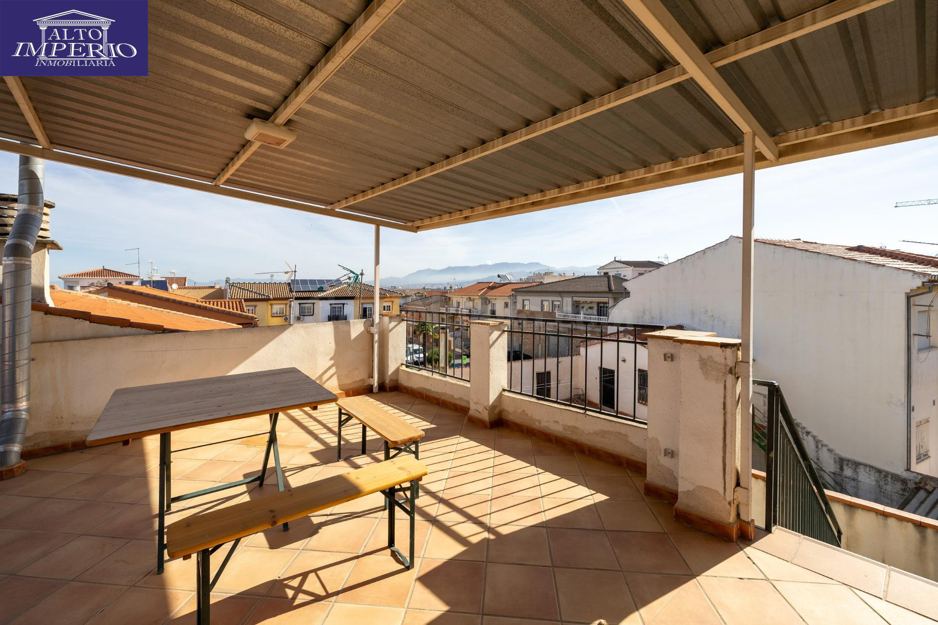 Casa adosada junto parada metro en Churriana