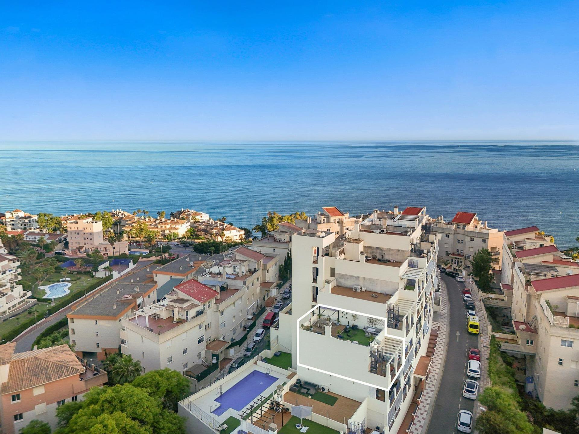 ESPECTACULAR ÁTICO CON VISTAS AL MAR. TORREQUEBRADA, BENALMÁDENA
