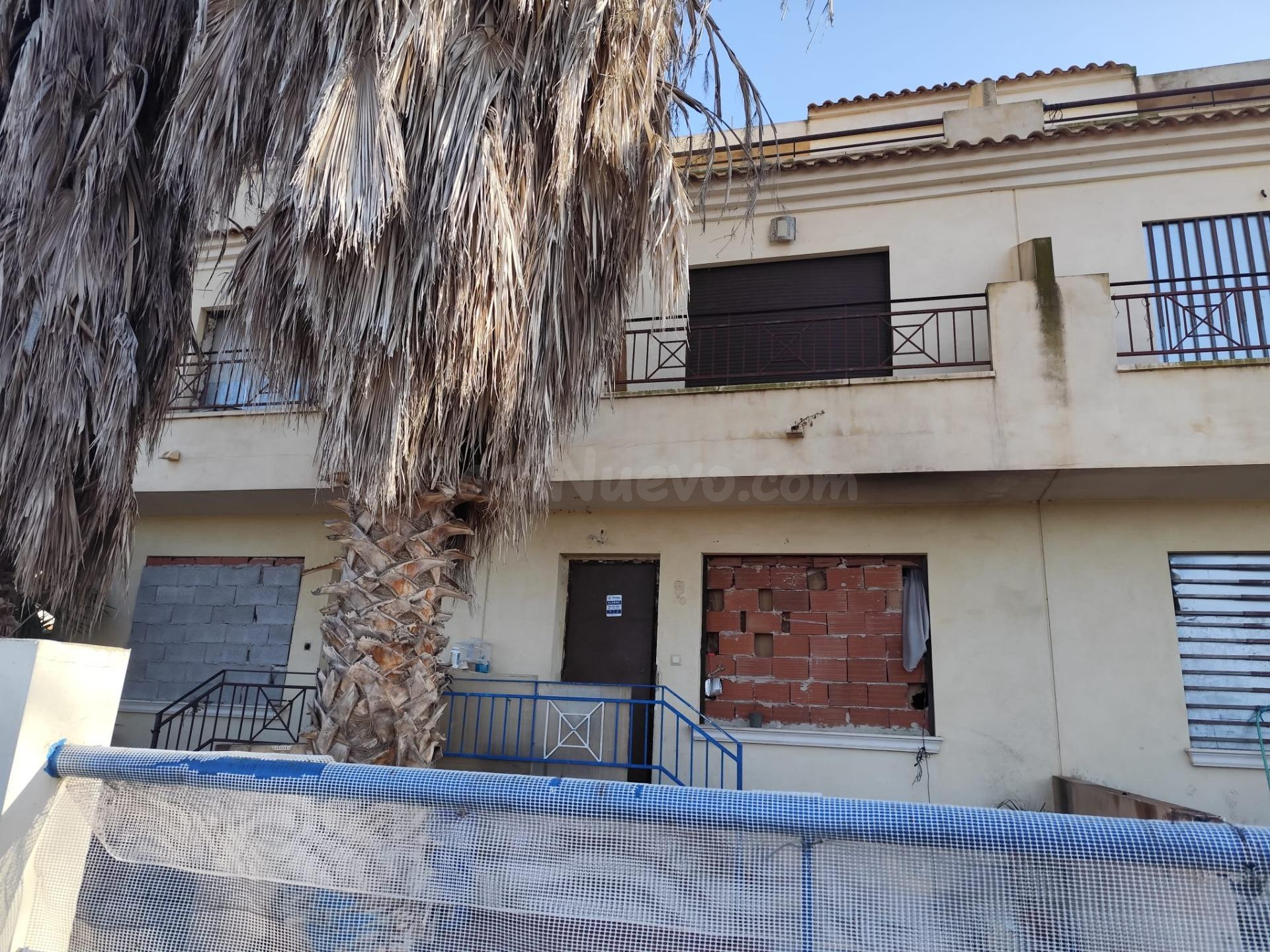 OPORTUNIDAD, SE VENDE ADOSADO CON VISTAS AL CAMPO DE GOLF