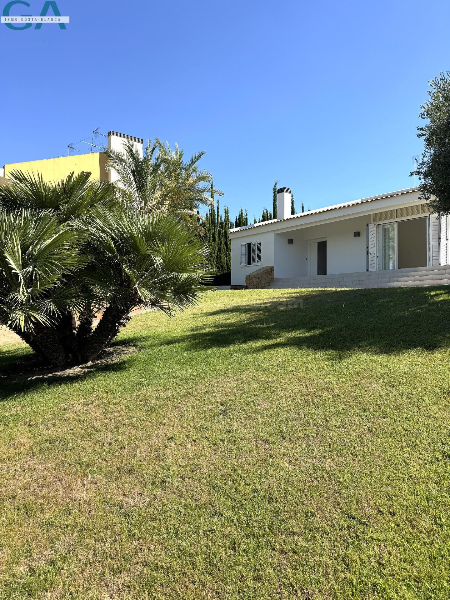 Exclusivo chalet moderno en primera línea de Alenda Golf - foto 4