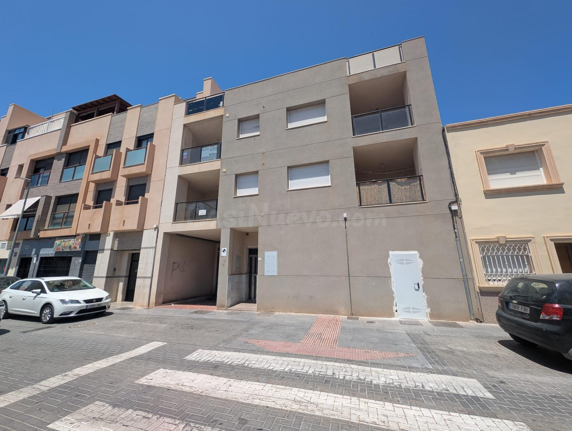 Se vende piso de dos dormitorios zona Plaza Labaradores en Roquetas de Mar