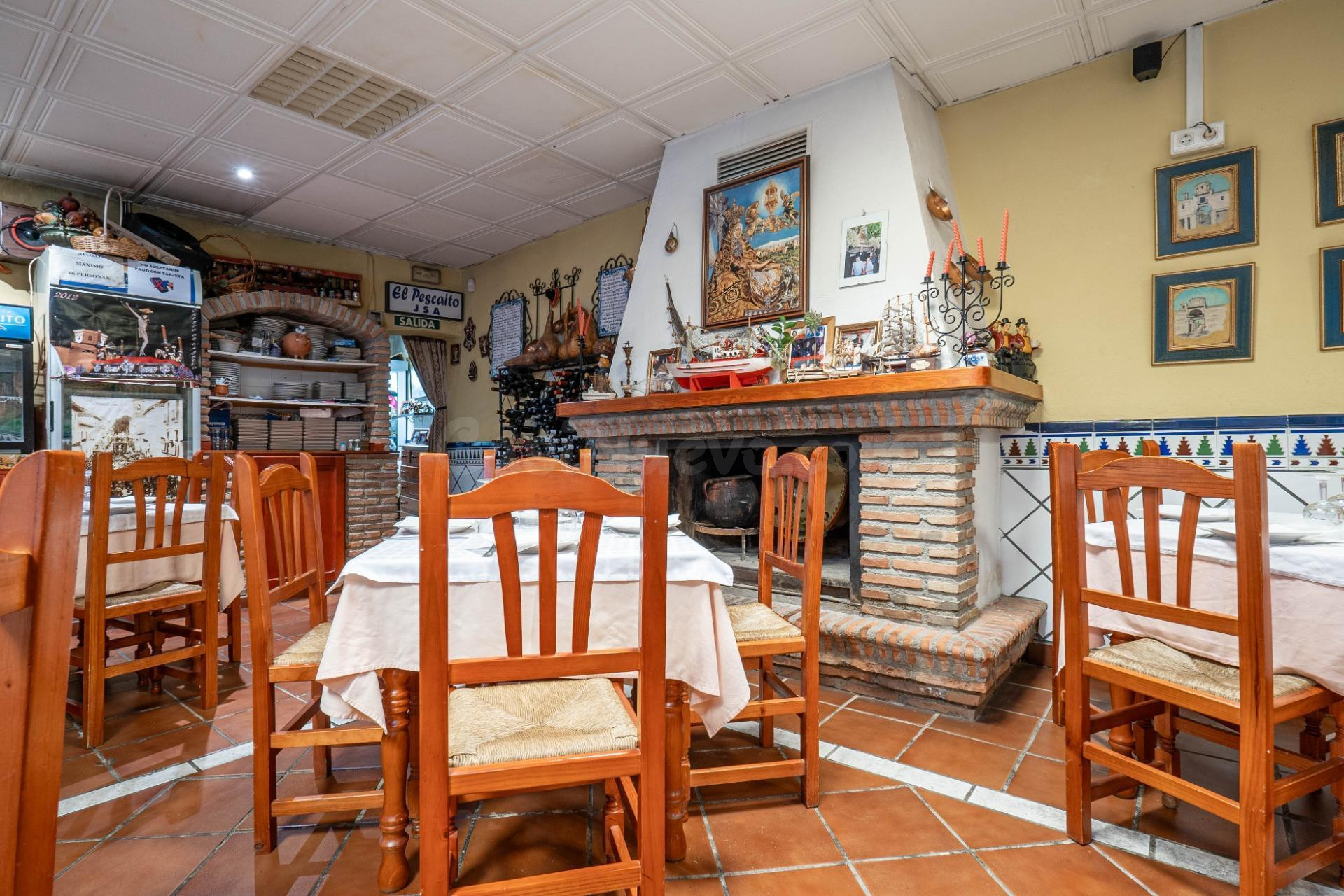 traspaso ( 55.000€ ) o venta (  300.000€ )  bar restaurante en Santa Fe, por jubilación