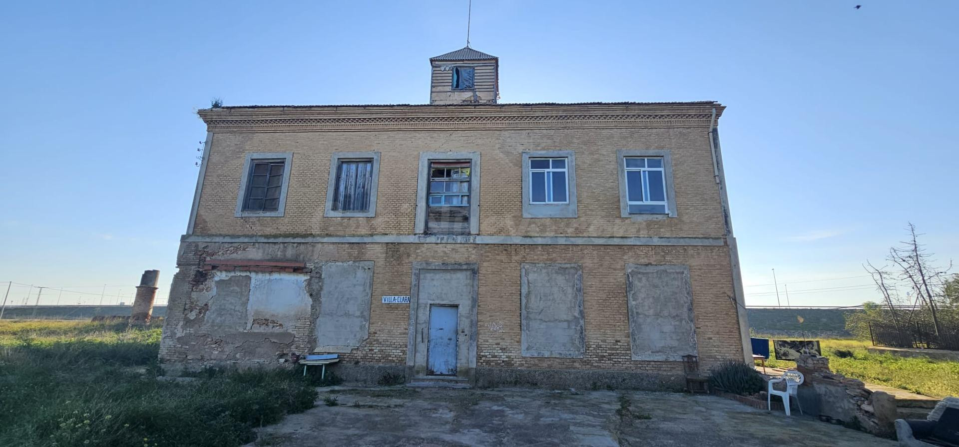 Terreno Rústico con vivienda legalizada a reformar