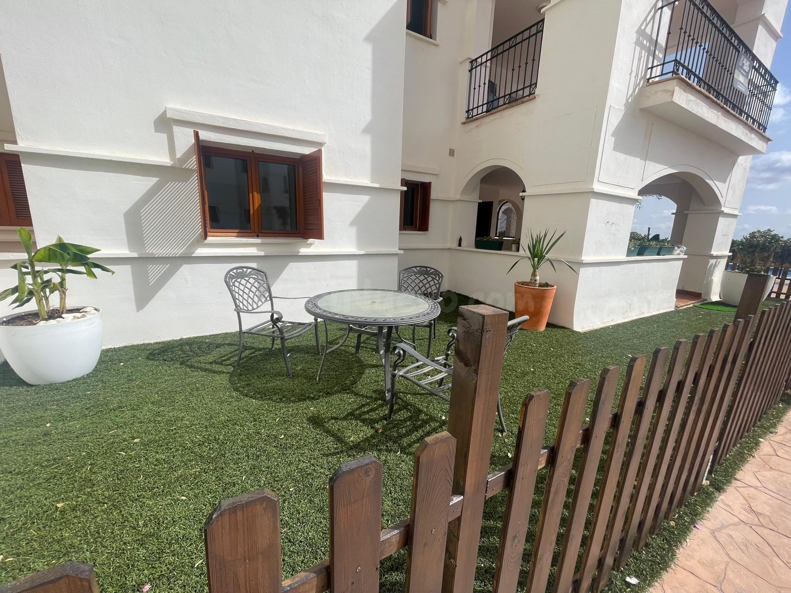 Planta baja en esquina "Llave en mano" con jardín privado fr - foto 2
