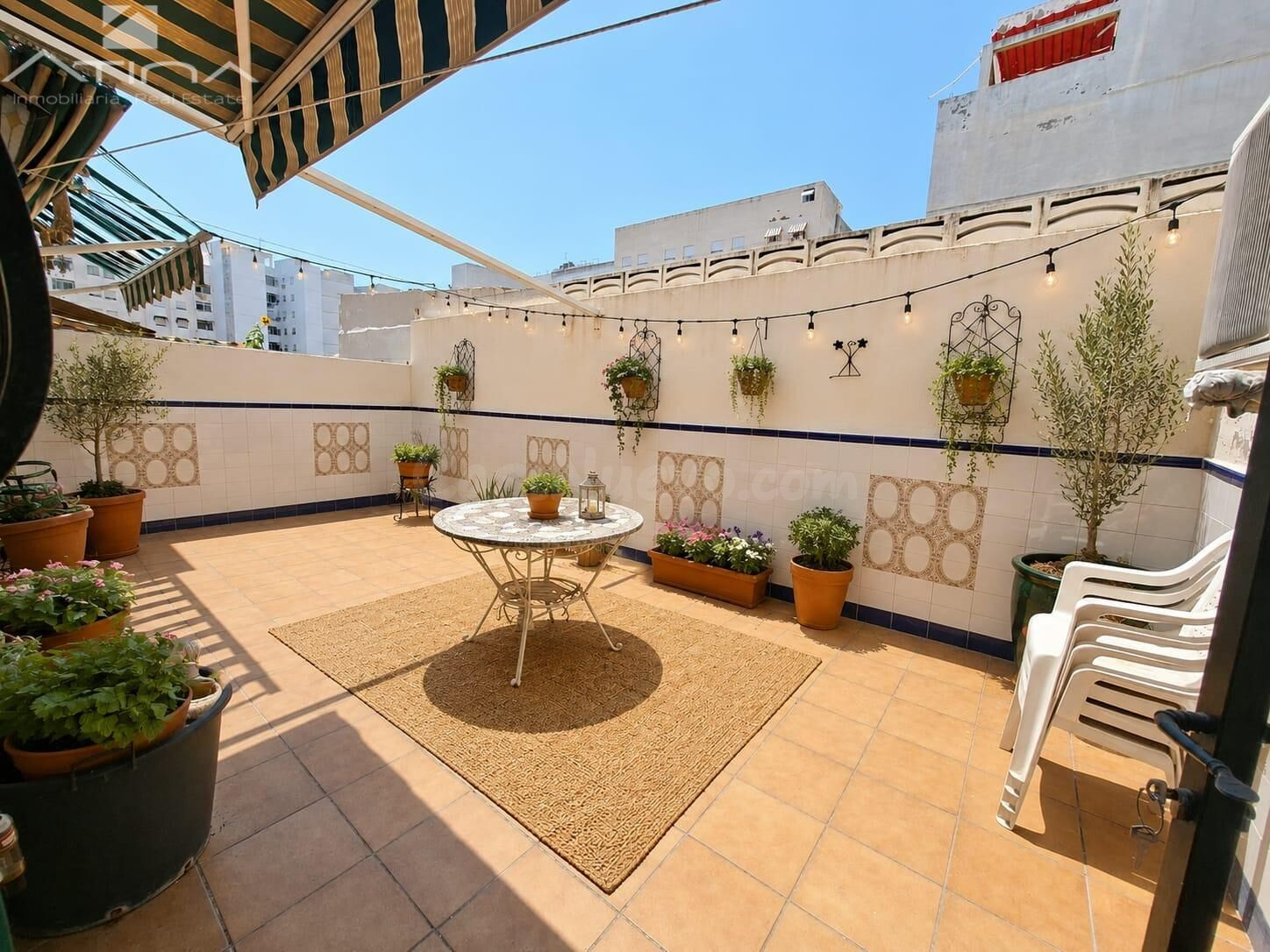 Piso en venta en Gandía con terraza, ascensor, trastero y a solo 4 km de la playa.