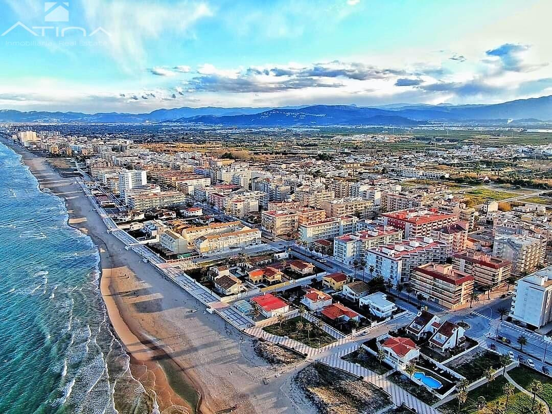 Parcela urbanística en venta en la Playa de Daimús de 1.073  - foto 2