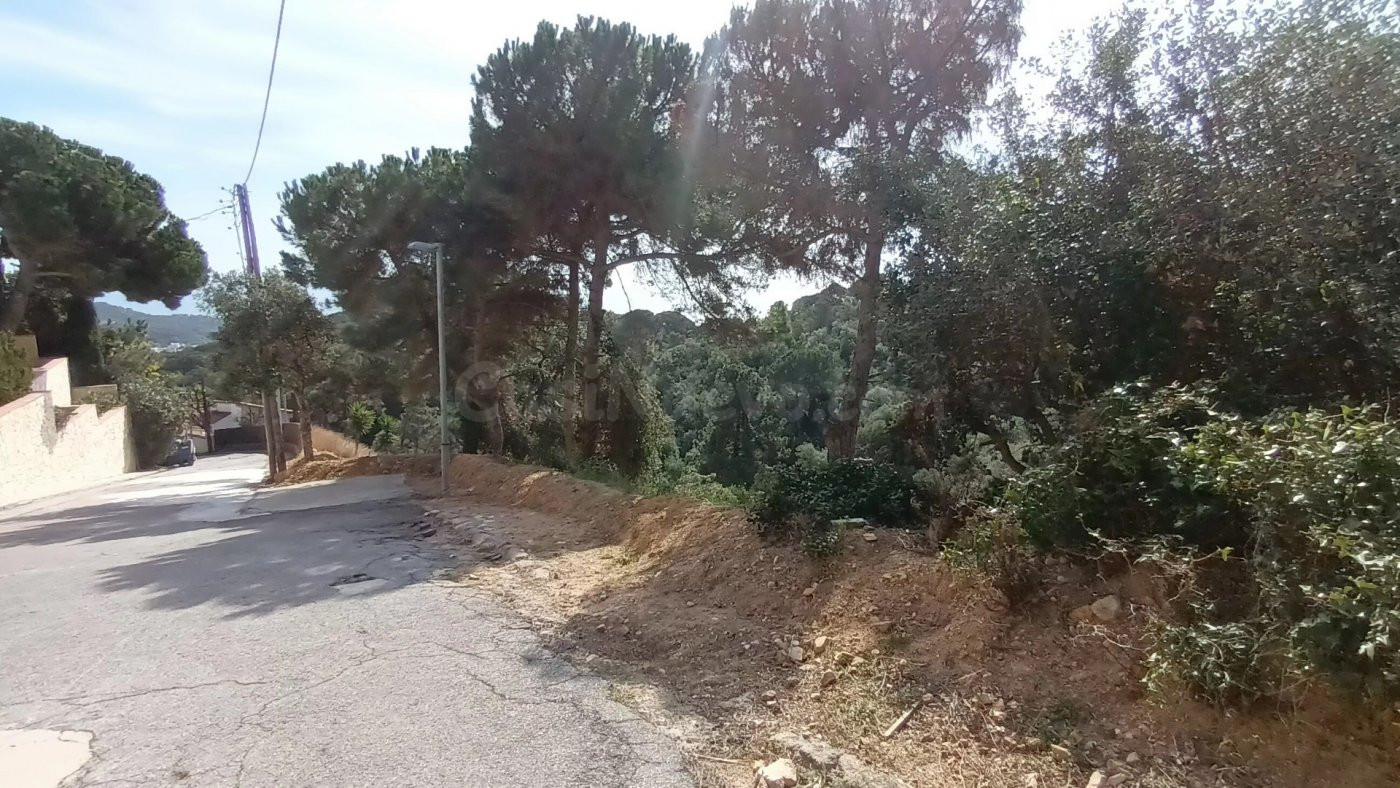 Excelente Terreno en Serra Brava  de 800 metros cuadrados con vista al Mar y a la montaña