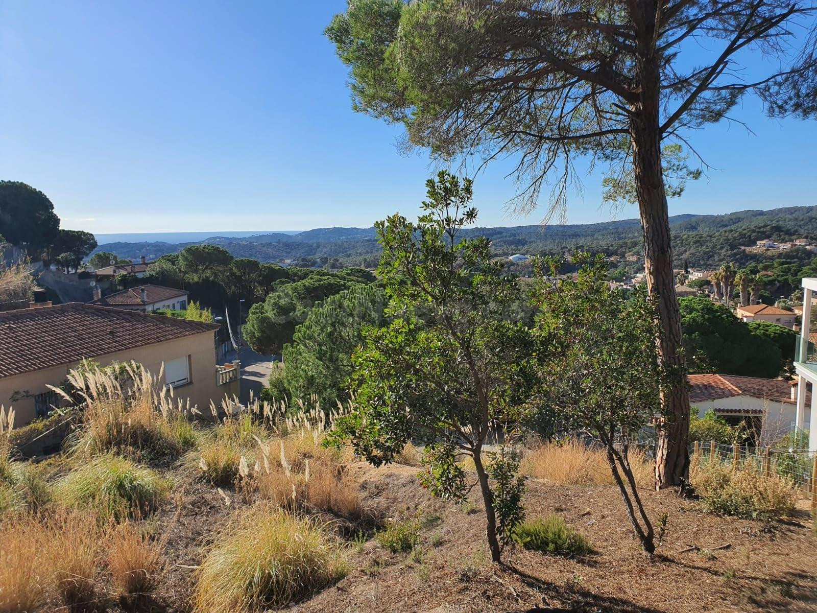 Terreno en venta en la urbanización Los Pinares con vista al - foto 2