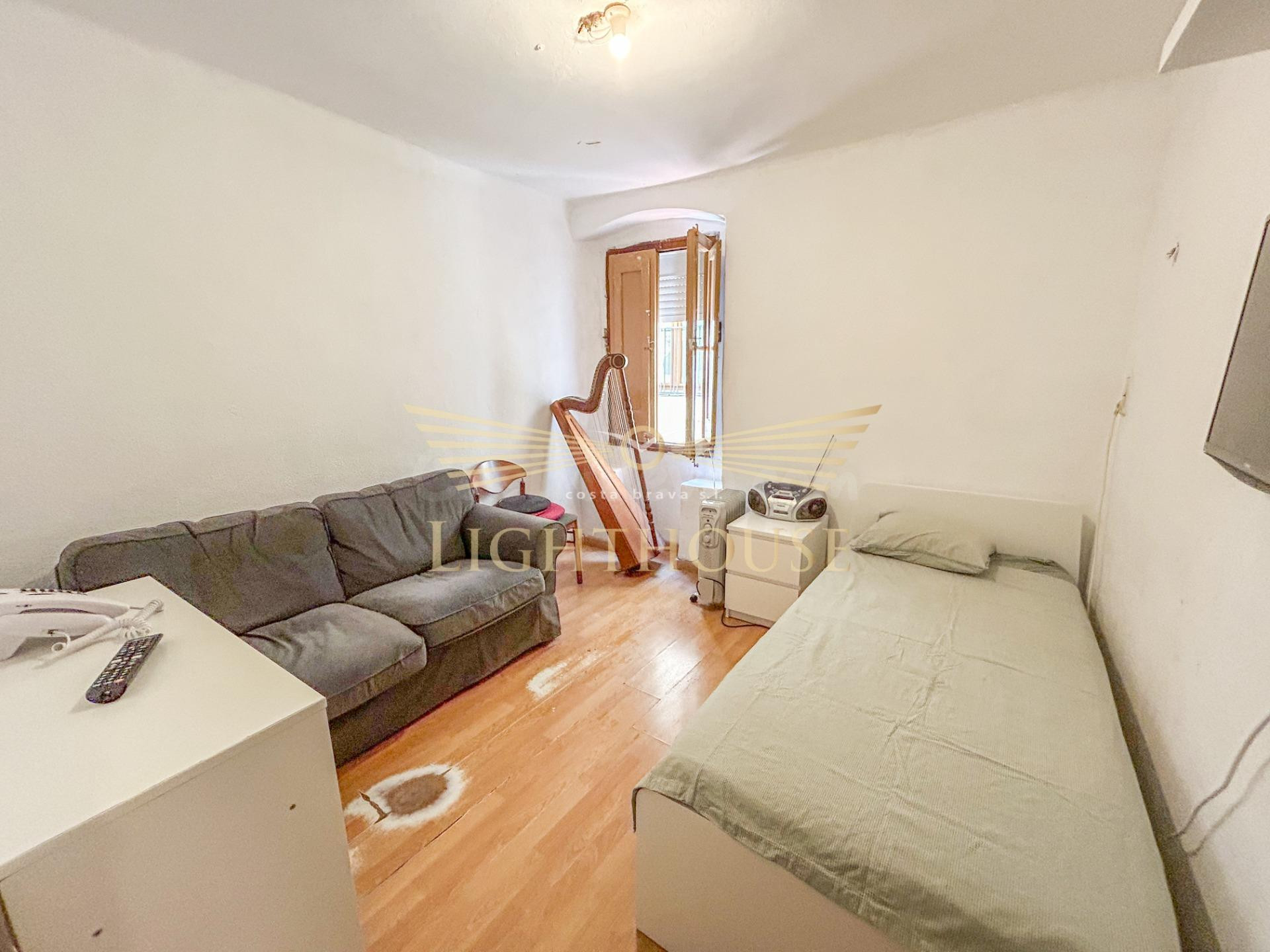 Edificio en venta a solo una calle de la playa de Lloret de  - foto 5