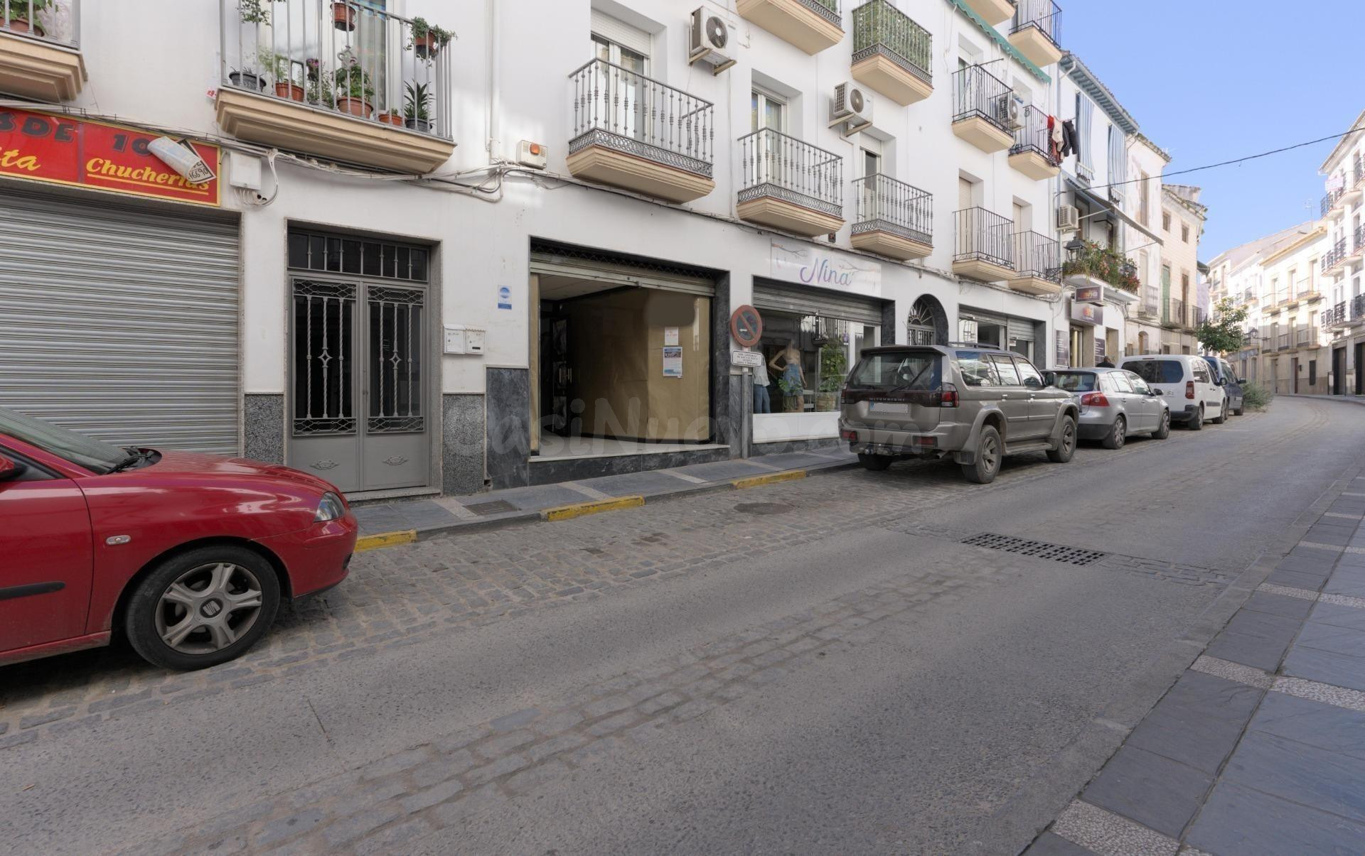 ¡Oportunidad Única! Espacio Comercial en el Corazón de Montefrío ️"