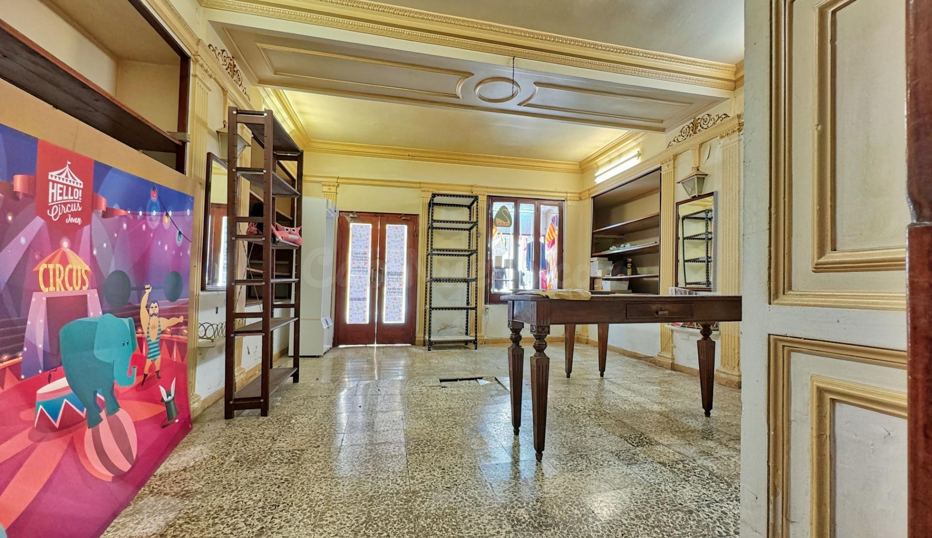 Casa señorial con local comercial, patio y garaje en pleno c - foto 3
