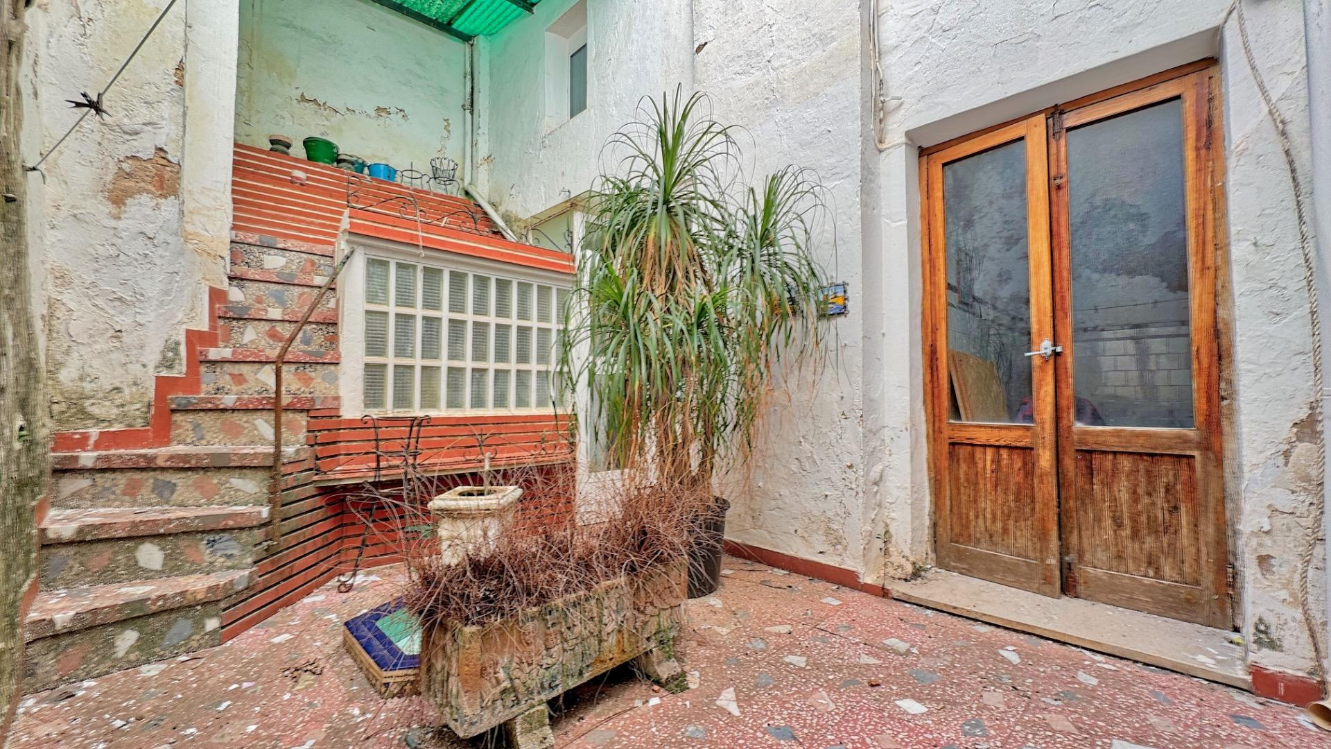 Casa señorial con local comercial, patio y garaje en pleno c - foto 5