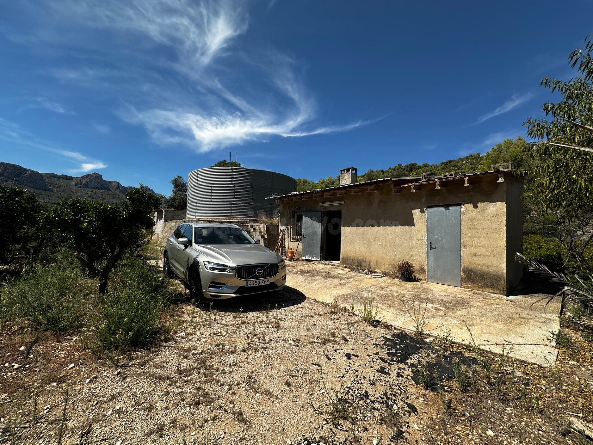 Encantadora casita de campo en Benialí con parcela de 9.834 m2 y naranjos en producción con luz y agua de riego
