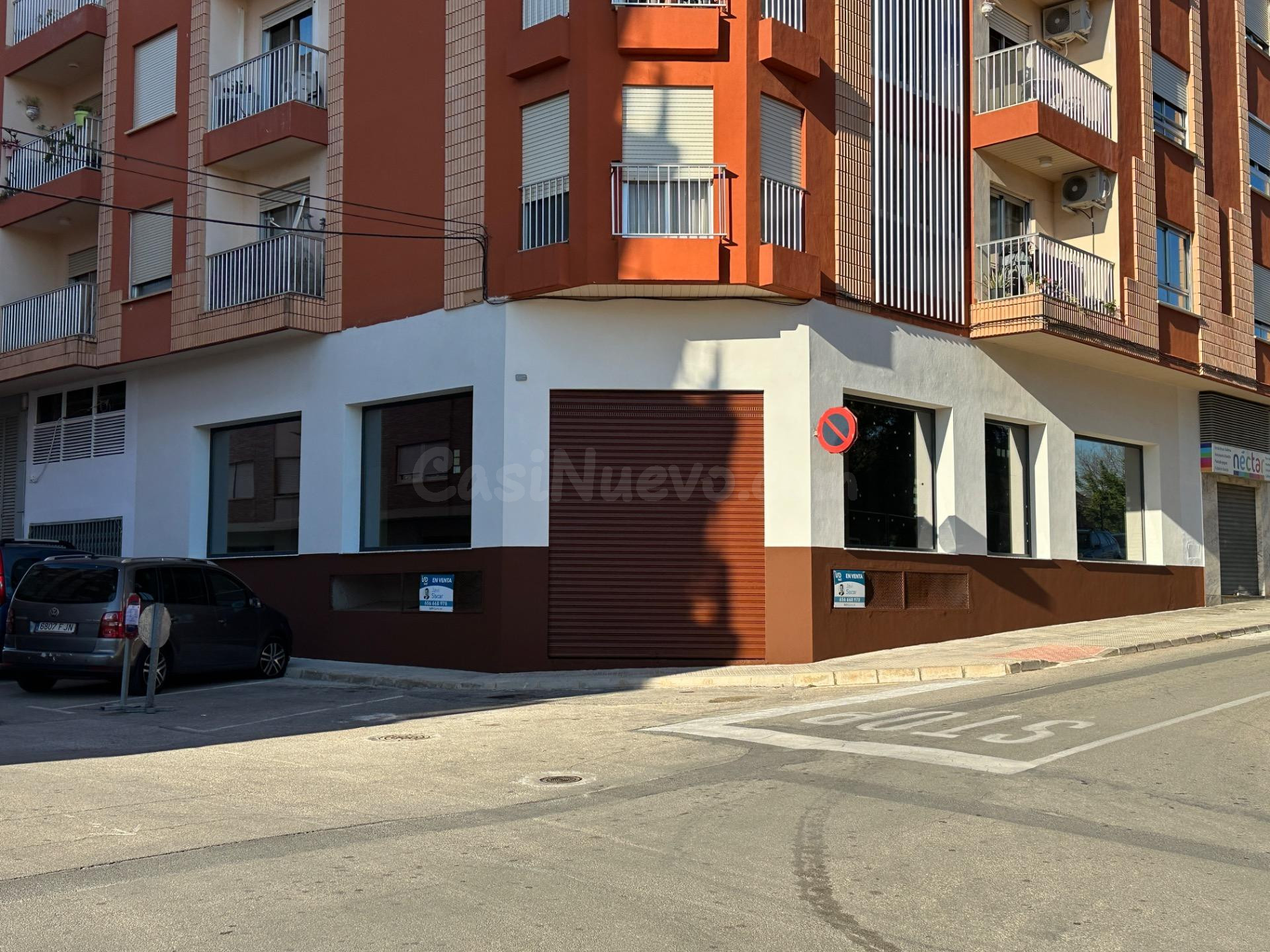 Gran local comercial con vistas al Paseo Cervantes de Pego