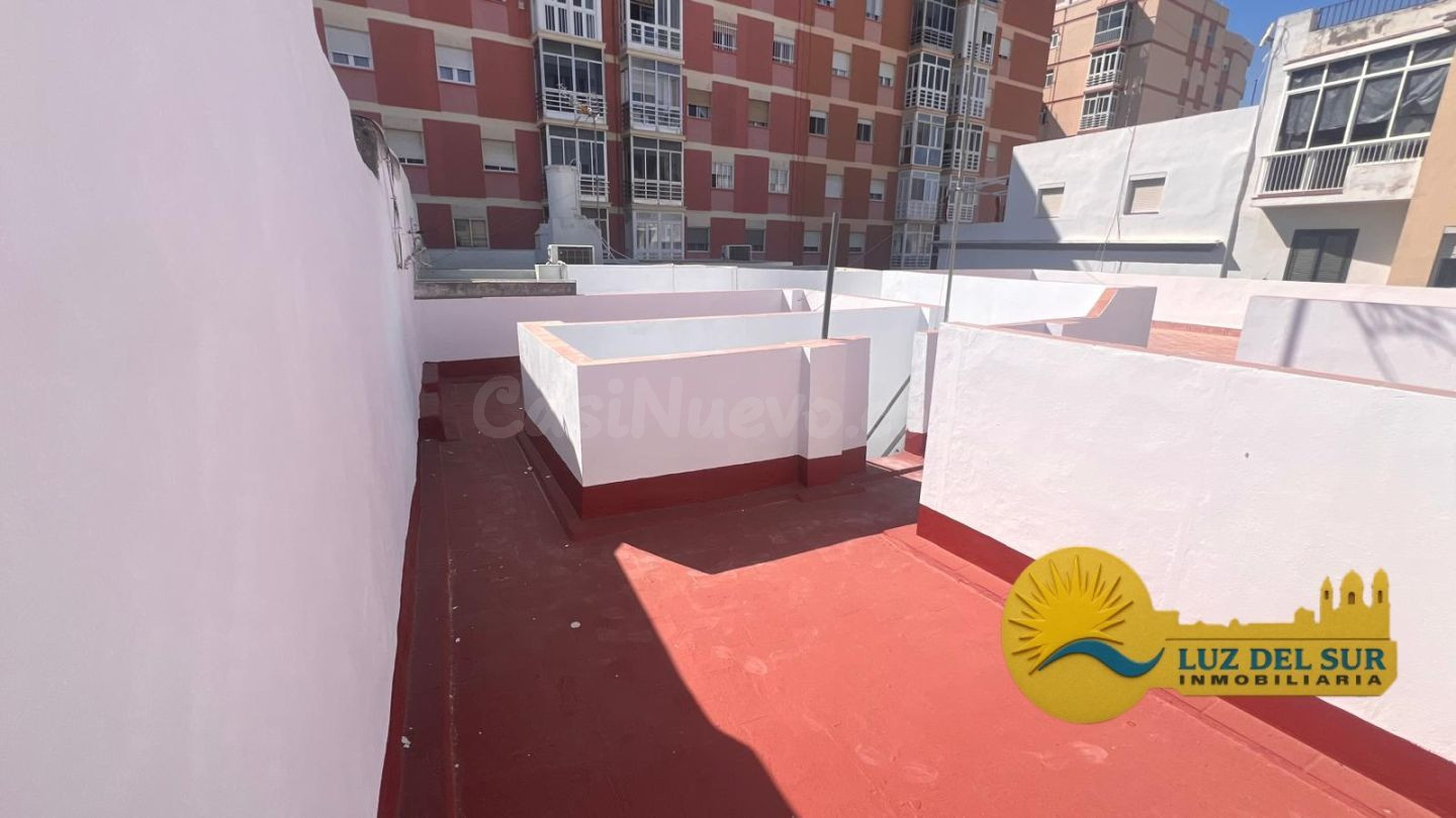 ATICO EN ZONA LA CALETA CON TERRAZA PRIVATIVA - foto 3