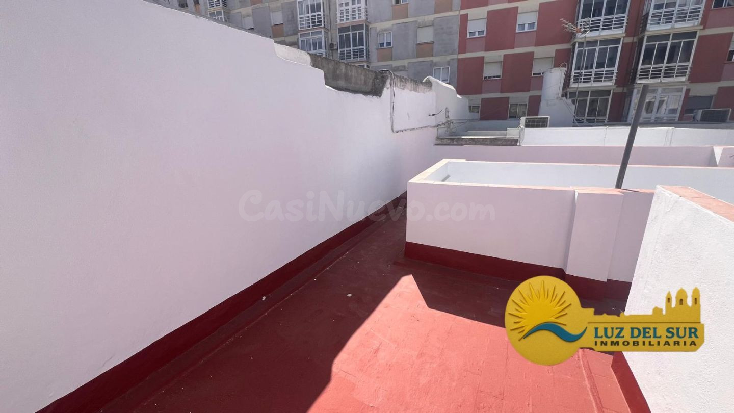 ATICO EN ZONA LA CALETA CON TERRAZA PRIVATIVA - foto 4