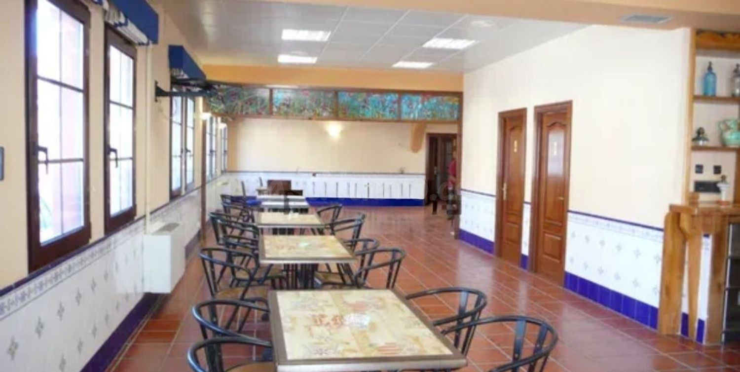 Local comercial 310m² en venta - Castilla y leon - foto 3