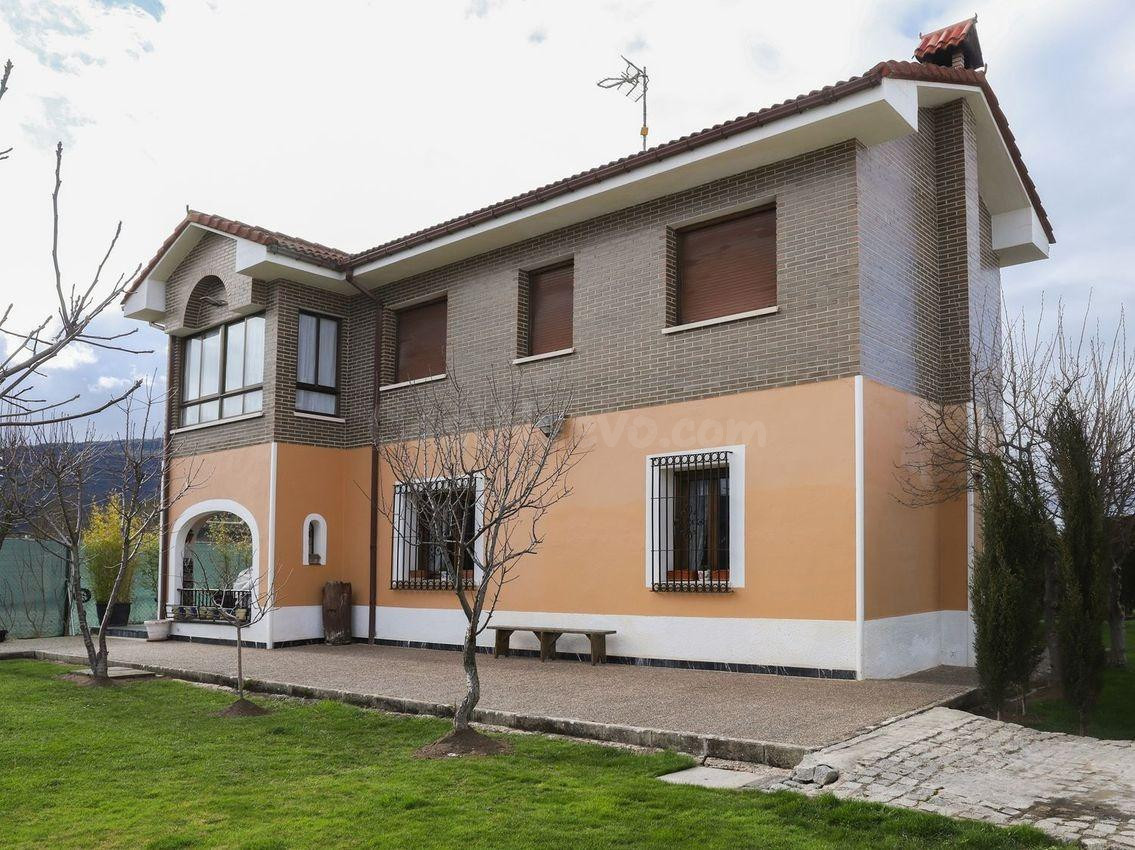 Encantador Chalet en Trespaderne con Potencial Turístico