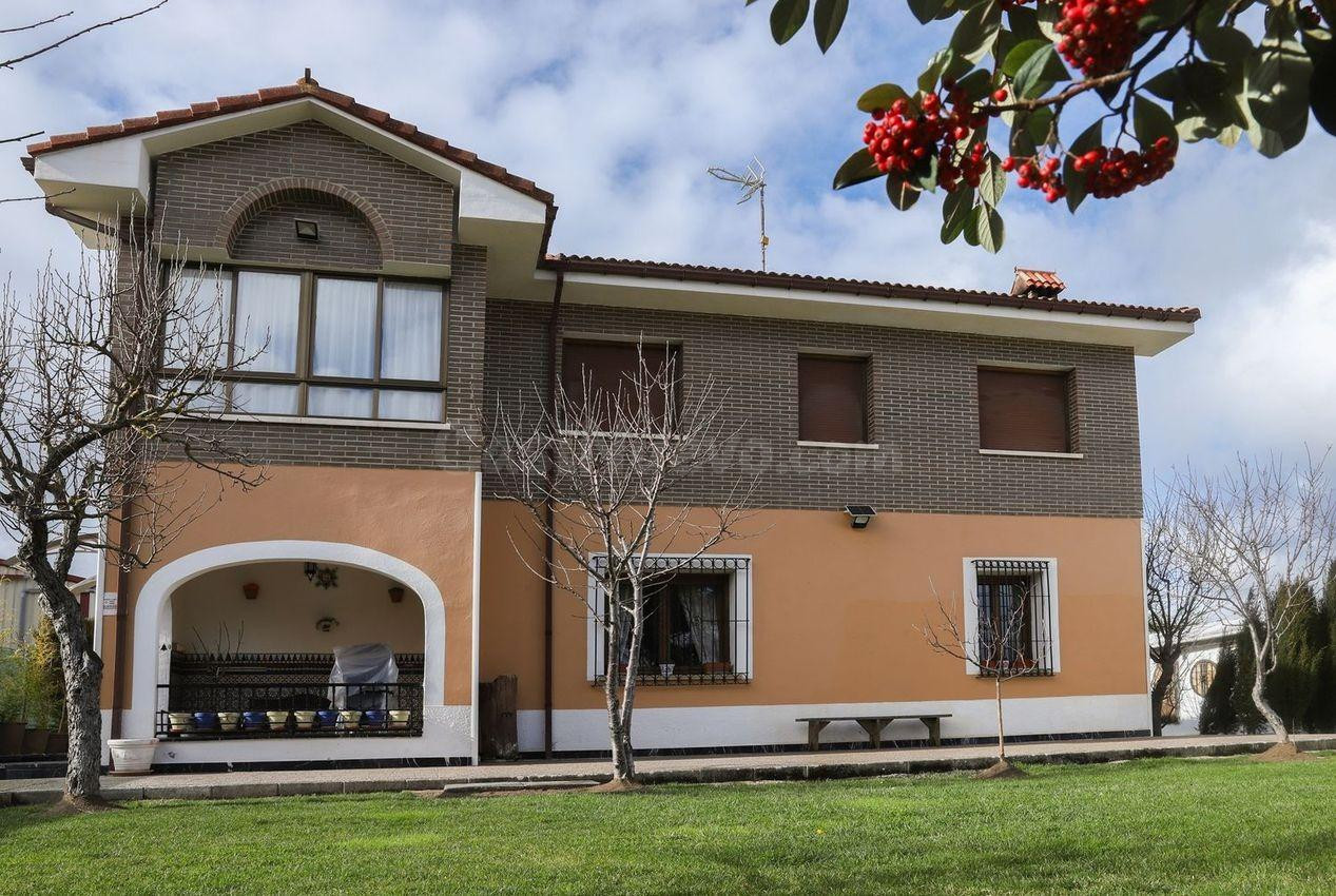 Encantador Chalet en Trespaderne con Potencial Turístico - foto 3