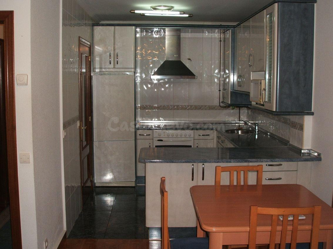 ¡Oportunidad Única en Medina de Pomar! Piso con Terraza y Pi - foto 3