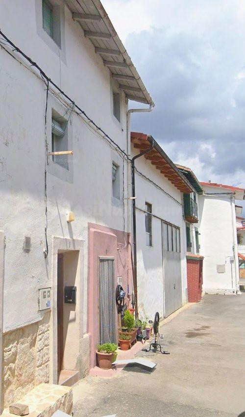 Encantadora Casa en Valle de Tobalina con Terreno y Vistas E