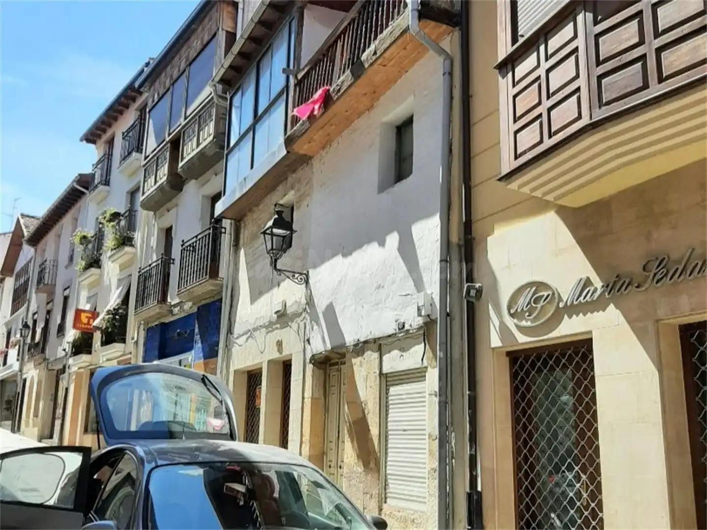 Amplia Casa en Medina de Pomar con Local Comercial y Potenci - foto 5
