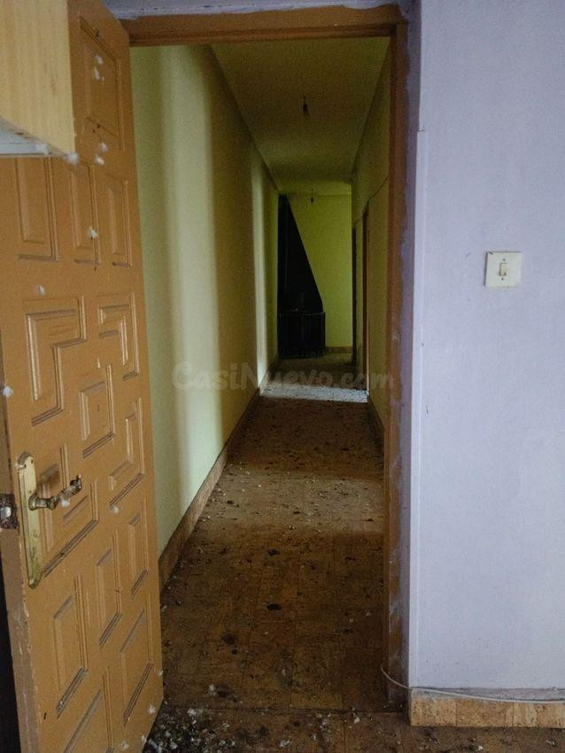 Amplio Piso Abuhardillado en el Centro de Nava por solo 31.0 - foto 2