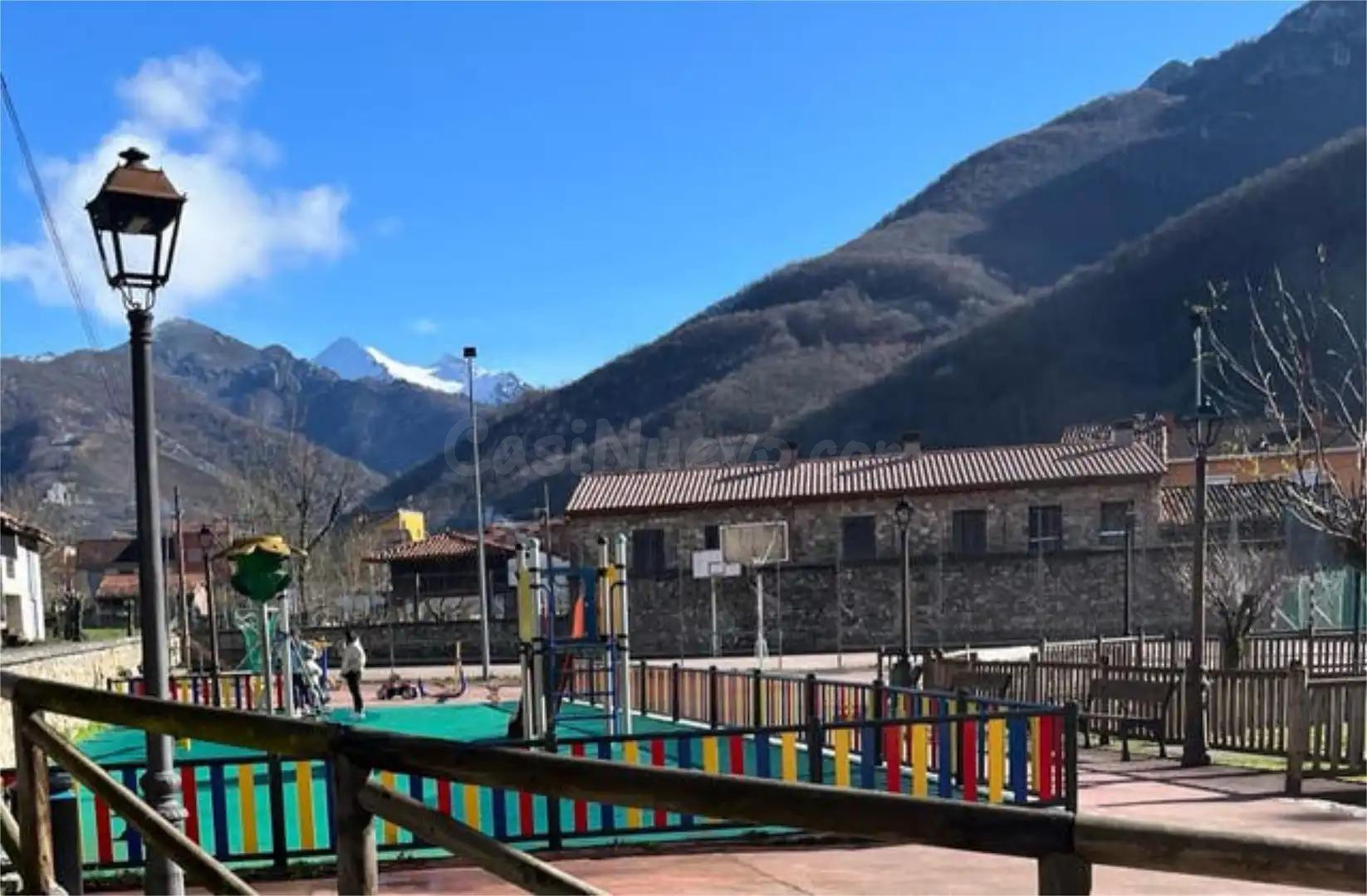 Ático Soleado en Felechosa - Perfecto para Escapadas a la Mo