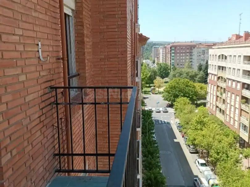 Amplio y Luminoso Piso en el Corazón de Miranda de Ebro por  - foto 3
