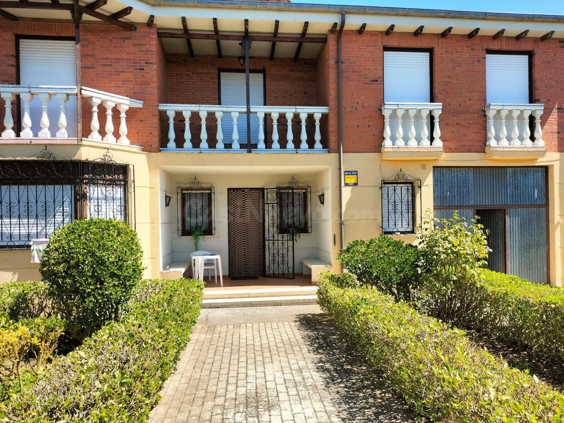 Amplia Casa en Melgar de Fernamental con Jardín y Terraza