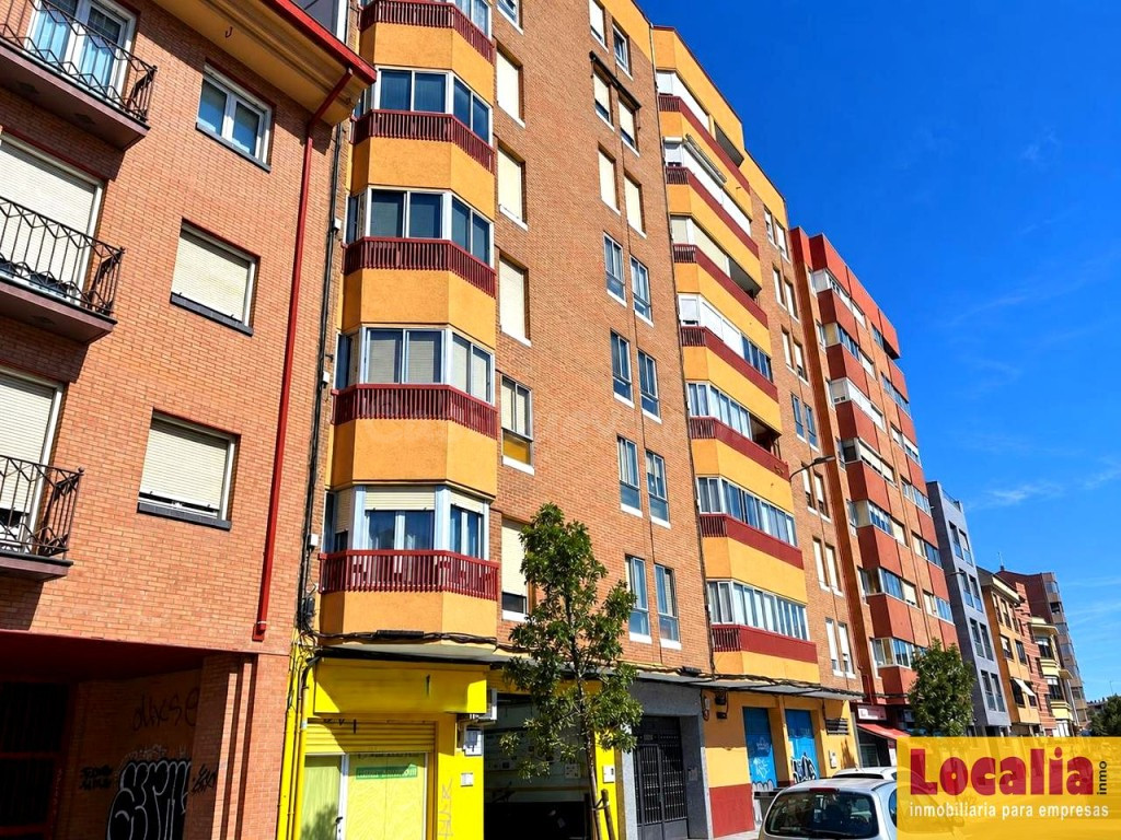 Piso de 3 habitaciones, balcón y vistas despejadas en Valladolid