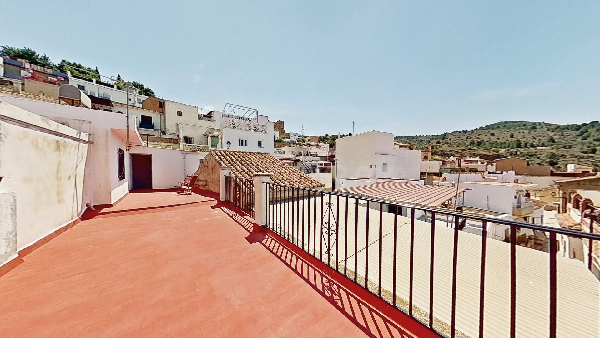 CASA DE PUEBLO EN EL CORAZÓN DEL CASCO ANTIGUO DE VÉLEZ DE B
