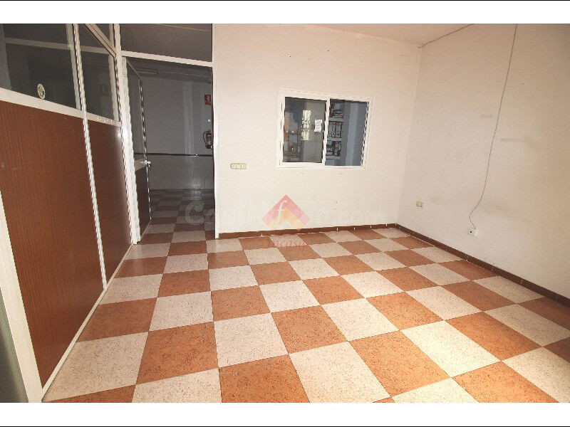 SE VENDE LOCAL EN PLENO CENTRO DE RONDA - foto 2