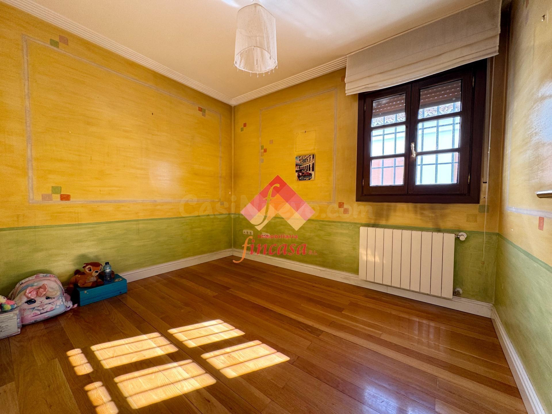 ESPECTACULAR CASA JUNTO AL CENTRO CON AMPLIA COCHERA CERRADA - foto 5