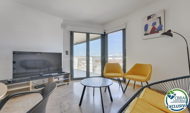 Ático en 1º línea con solárium, preciosas vistas y licencia  - foto 4