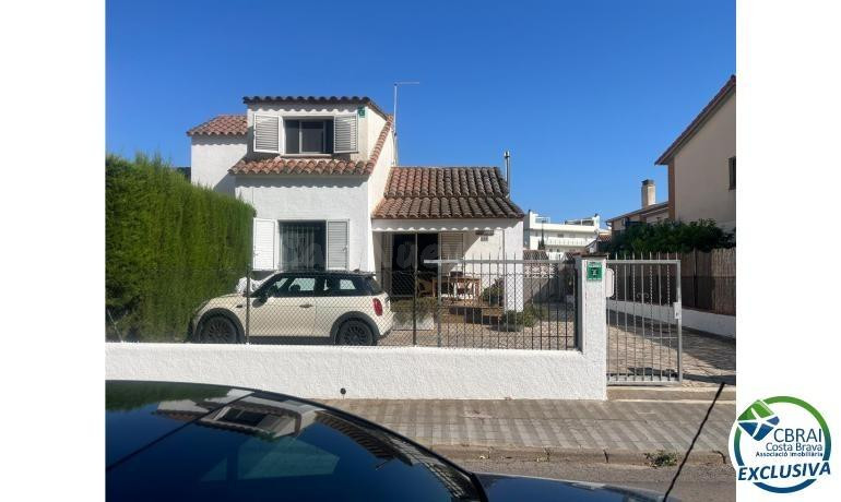 Casa en Mas Mates con 3 habitaciones terreno y vistas al par - foto 2