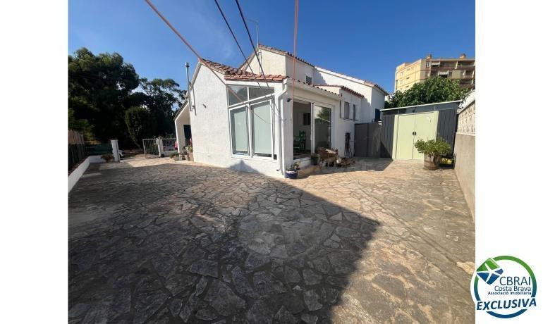 Casa en Mas Mates con 3 habitaciones terreno y vistas al par - foto 4