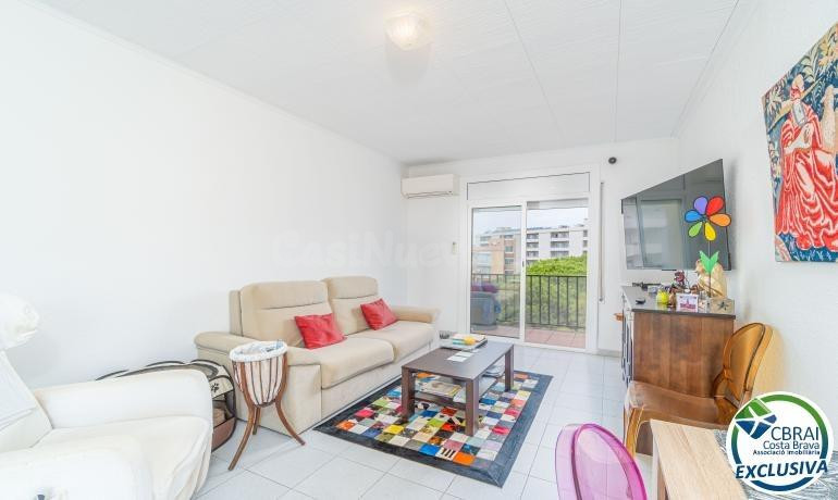 Magnífico apartamento con terraza y parking privado – Sector